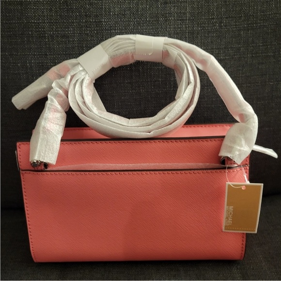Michael Kors Sheila Small Crossbody $398 - Picture 3 of 6